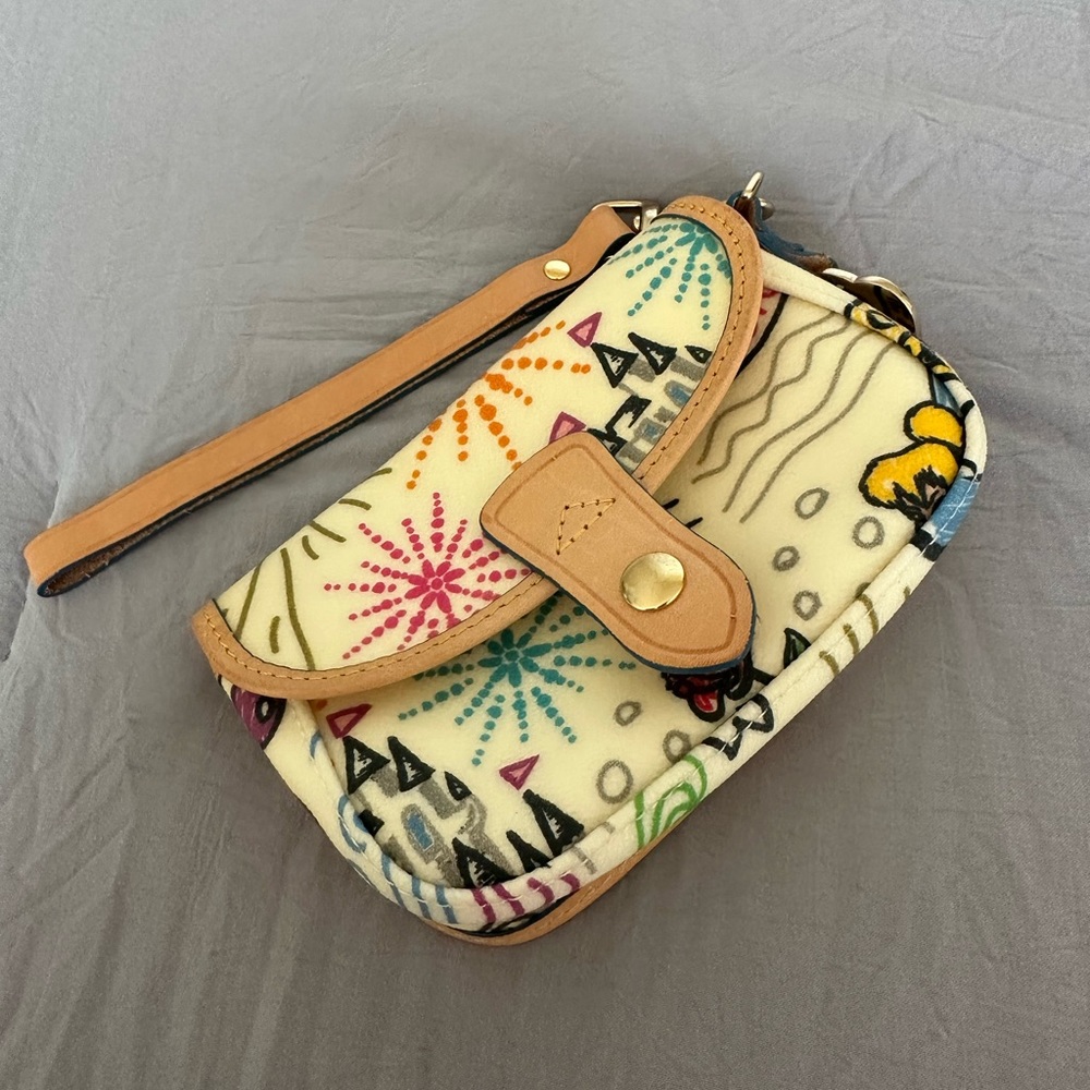 dooney & bourke disney edition retired wristlet
